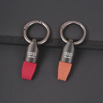 Luxe Suède & Metaal Audi Sleutelhanger - Stijlvol Accessoire, Verzenden, Nieuw