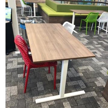 (MDK-105155) Kwadrant tafel nieuw, Huis en Inrichting, Ophalen of Verzenden, Nieuw