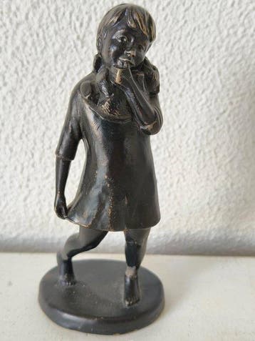 janneke Ros - Janneke Ros - sculptuur, Duimend Sophietje -