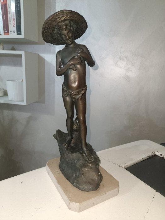 Beeldje - Ragazzo con pesce - Brons, Antiek en Kunst, Curiosa en Brocante