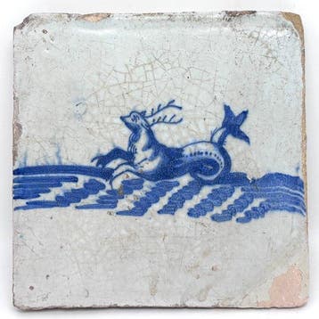 Antiek Tegel - Antieke Delftsblauwe tegel met (zee)hert -