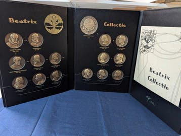 Nederland. Beatrix Collectie 16 Bronzen Penningen (Zonder