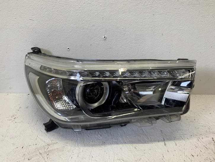 Rechter koplamp Toyota Hilux 8 VIII LED, Auto-onderdelen, Verlichting, Gebruikt, Verzenden