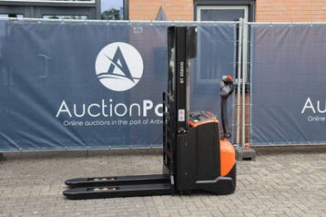 Veiling: Stapelaar BT SWE140L Elektrisch 1400kg 2.65m 2015, Zakelijke goederen, Machines en Bouw | Heftrucks en Intern transport