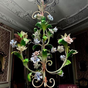 Kroonluchter - Antiek in smeedijzer met keramische bloemen –
