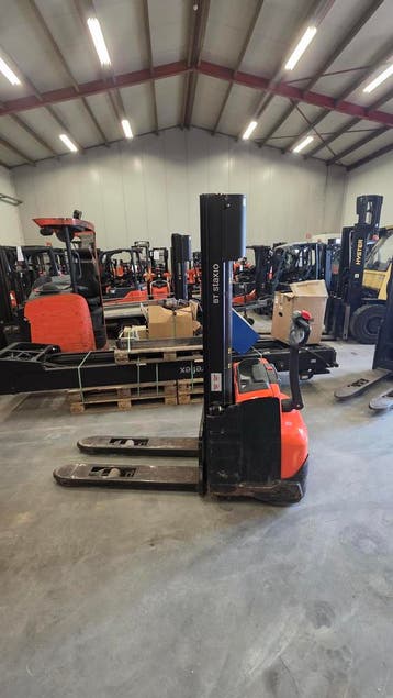 BT/TOYOTA SWE140L hefhoogte 4105 mm, 1000 tot 2000 kg, Ophalen, Elektrisch, Stapelaar