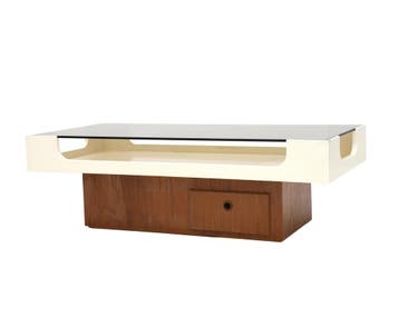 Wit gelakt houten salontafel met rookglazen blad, jaren 70, Huis en Inrichting, Gebruikt