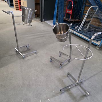 3x  RVS metalen verrijdbare  standaard + 2x  emmer voor MEDI, Ophalen of Verzenden, Nieuw