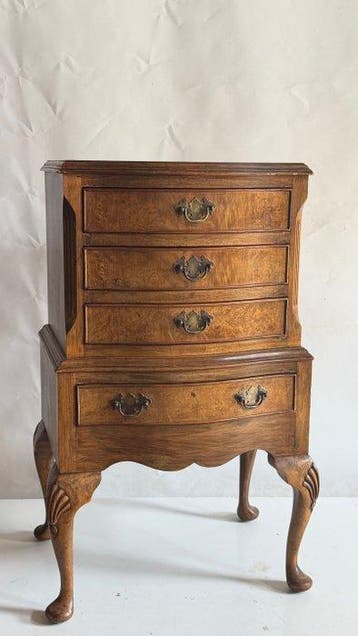 Meuble dappui - Antieke Burrwood Serpentine Kast -