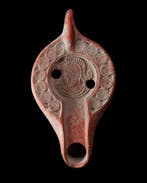 Oud-Romeins Olie-lamp in sigillata - Godin met helm - 4e