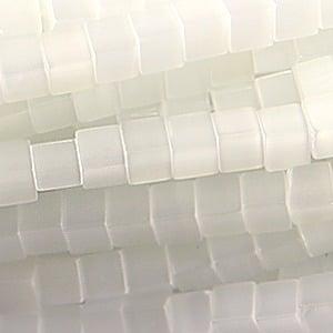 10 x Glaskralen kubus cateye 8 mm – gat 1 mm – wit, Ophalen of Verzenden, Nieuw, Kraal