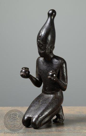 Replica van een Oud-Egyptiër Brons Knielende offerkoning met