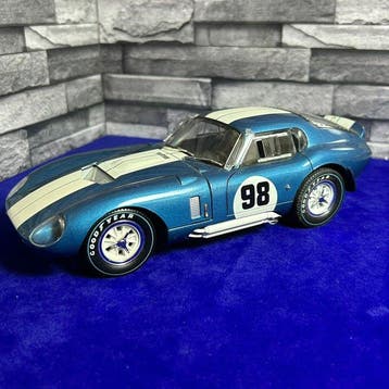 Shelby Collectibles 1:18 - Model raceauto - Shelby, Nieuw