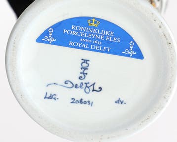 Twee polychrome vazen met pauw, De Porceleyne Fles, Delft