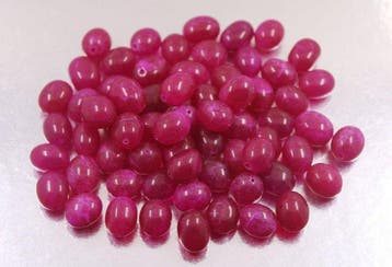 65 Echt prachtige handgemaakte robijn-oval kralen 600 ct.