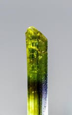 Helder limoengroen kaptoermalijnkristal • 8,35 ct •