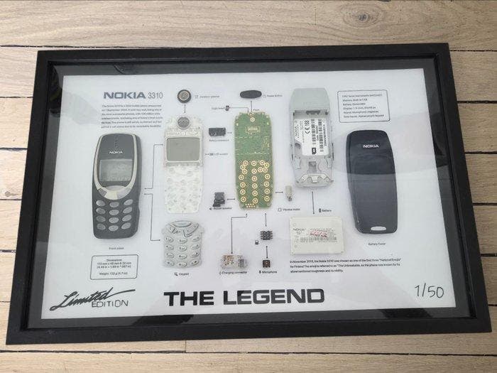 Nokia 3310 - framed, disassembled - Mobiele telefoon, Spelcomputers en Games, Spelcomputers | Overige Accessoires