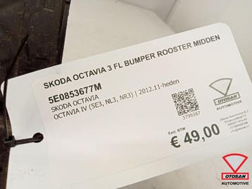 Skoda Octavia 3 Facelift Bumper Rooster Midden 5E0853677M, Ophalen, Gebruikt, Skoda, Bumper