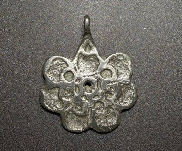Viking periode Brons Elegante zoomorfe amulet-hanger,