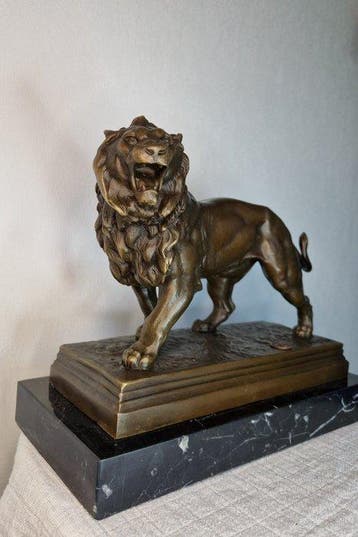 Charles Valton (1826-1897) - Beeld, Brullende Bronzen leeuw