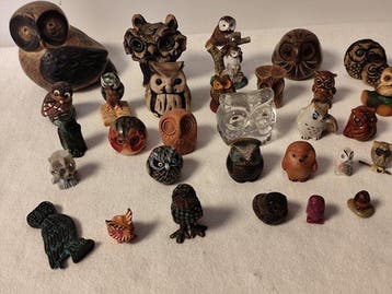 Beeldje - Großes Konvolut von 33 kunstvollen Eulenfiguren –
