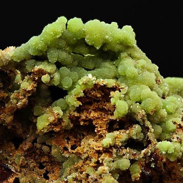 Zeldzame groene fluorescerende pyromoriet Kristallen op