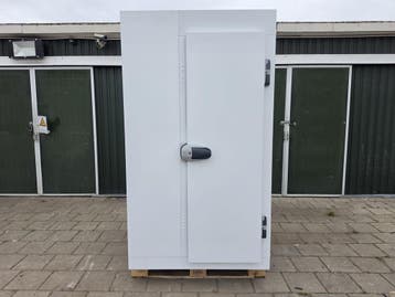 Vriescel 120 x 120 x 230 cm Nieuw lichte transportschade, Nieuw in verpakking, Koelen en Vriezen