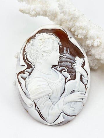 CASSIS MADAGASCARIENSIS Cameo - handgesneden camee