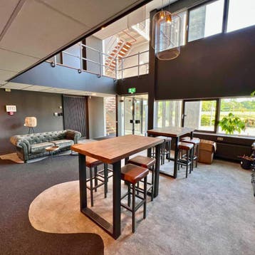 Kantoorruimte te huur vanaf 17m² in Enschede – Vlakbij A35, Zakelijke goederen, Bedrijfs Onroerend goed, Huur, Kantoorruimte