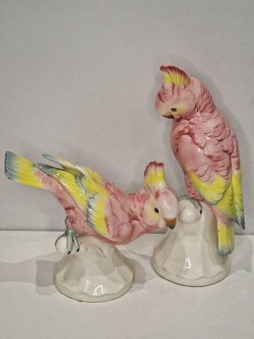 Volkstedt-Rudolstadt - Beeldje - Pair of pink cockatoo bird