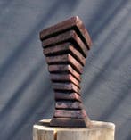 Adela M. - sculptuur, Kwadratowy rytm - 28 cm - Klei,