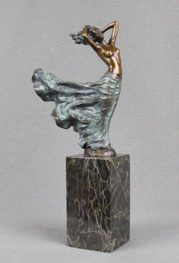 Bronze garanti J.B - Milo (1910-1978) - sculptuur, Een vrouw