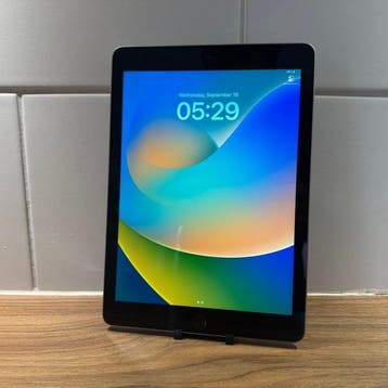 Apple iPad (5th Generation) 128GB Wifi - Mobiele telefoon, Nieuw