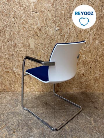 Ahrend Well vergaderstoel - blauw - tweedehands (nieuwst..., Nieuw in verpakking