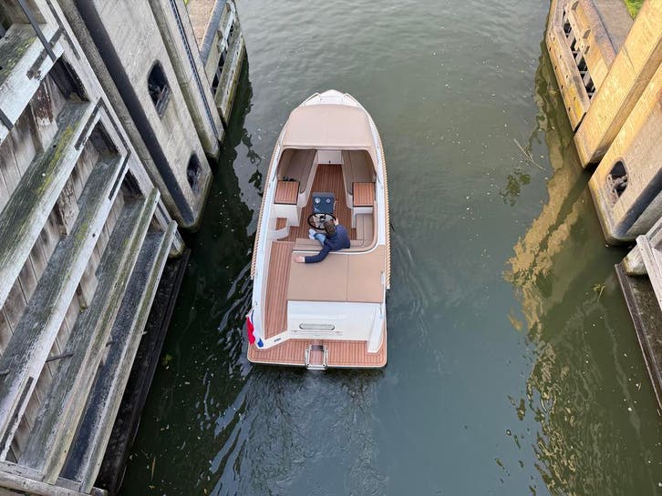 Reitdieper 634 Tender | Suzuki 100 pk | Doorloop | Vaarklaar, Watersport en Boten, Sloepen, Binnenboordmotor, Benzine, Nieuw, Polyester