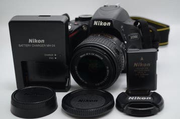 Nikon D5100 + AF-S DX NIKKOR 18-55mm F3.5-5.6 G VR II, Nieuw