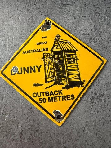 De Grote Australische Dunny Outback 50 meter - Emaille bord, Antiek en Kunst