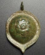 Renaissance Brons Hanger/Bevestiging gevormd als een schild, Antiek en Kunst