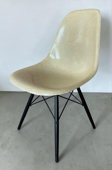Herman Miller, Vitra - Charles & Ray Eames - Stoel - DSW -
