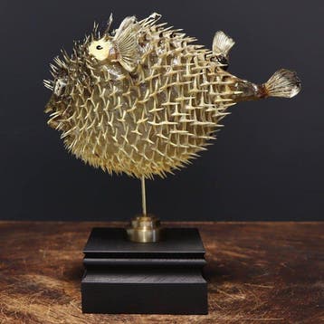 Decoratief ornament - poisson-globe voetstuk