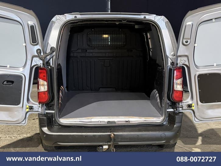 Opel Combo | 1.5D 102pk L1H1 Euro6 Airco | Trekhaak |, Auto's, Gebruikt, Euro 6, Dealer onderhouden, Zilver of Grijs