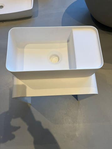 Solid surface fontein 35×18×10 – showroommodel - nieuwstaat, Nieuw