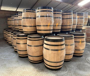 Wijnvaten 225L met zwarte banden - groothandel, 150 liter of meer, Ophalen of Verzenden, Nieuw, Hout