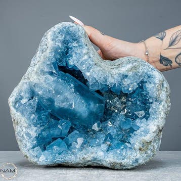 Natuurlijke celestiet-druse – een hemels meesterwerk der