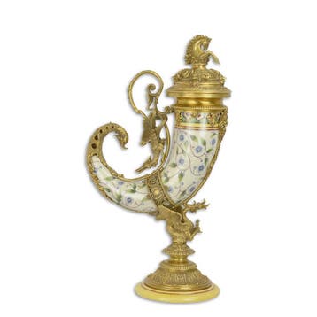 A BRONZE MOUNTED PORCELAIN CORNUCOPIA HORN (Interieur), Verzenden, Nieuw