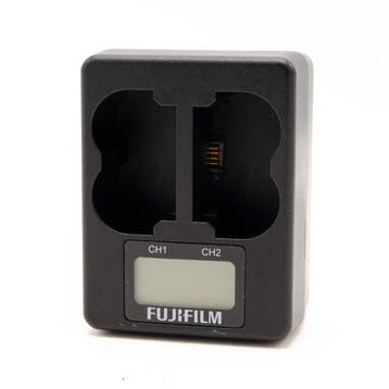 Fujifilm BC-W235 Externe USB Dubbel Lader (Occasion), Audio, Tv en Foto, Accu's en Batterijen, Ophalen of Verzenden, Zo goed als nieuw