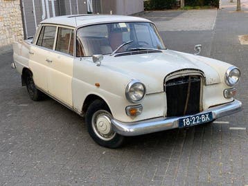 Mercedes-Benz - 230 6 W110 Heckflosse - NO RESERVE - 1966