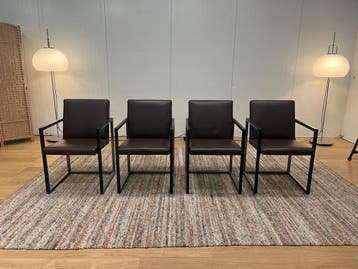 NIEUWSTAAT 4x Leolux Window Eetkamerstoel Leer, Huis en Inrichting, Stoelen, Bruin, Leer, Ophalen of Verzenden, Zo goed als nieuw