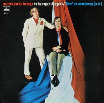 LP gebruikt - Neerlands Hoop In Bange Dagen - Live In W..., Cd's en Dvd's, Vinyl | Nederlandstalig, Verzenden, Zo goed als nieuw