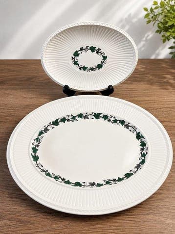 Wedgwood - Bord - Two Oval Dinner Plates Stratford of